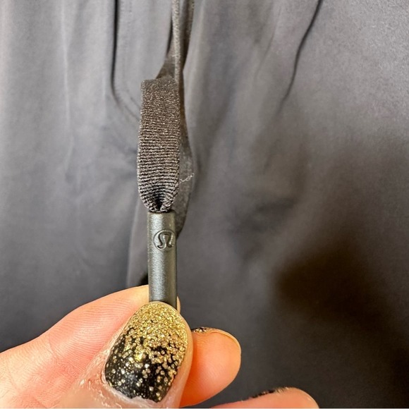 Lululemon Women’s Black Capri Athletic Pants 4 - Picture 8 of 8